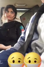 Pakistani Girl Rubs Her Pussy in the Vehicle